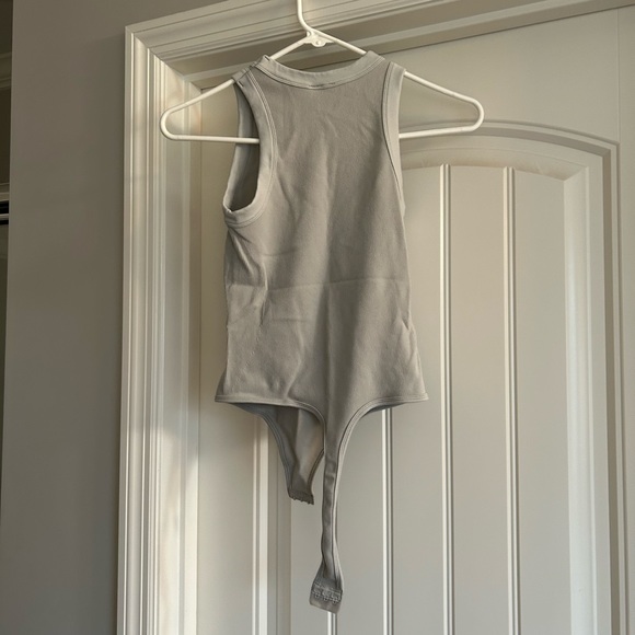 Dynamic Mock Neck Ribbed Dove Gray Bodysuit - One Size - Picture 4 of 5